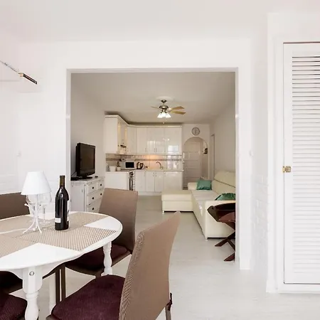 Cozy 1 Bedroom In Los Cristianos דירה ארונה