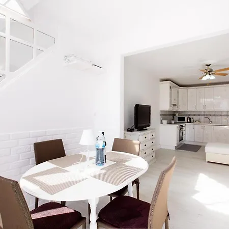 Cozy 1 Bedroom In Los Cristianos דירה *